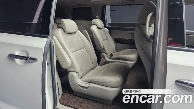 Kia Carnival 2016 thumb 11