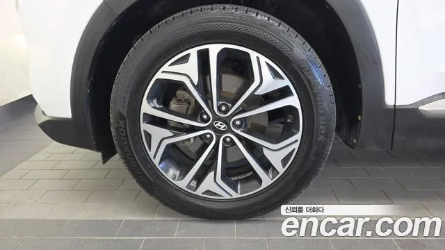 Hyundai Santa Fe 2018 thumb 5
