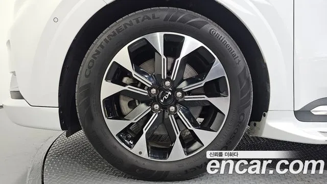 Kia Carnival 2021 thumb 4