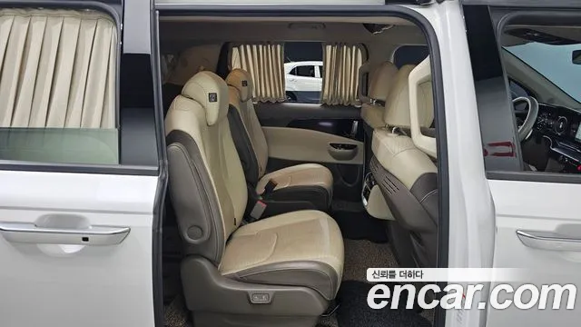 Kia Carnival 2021 thumb 11