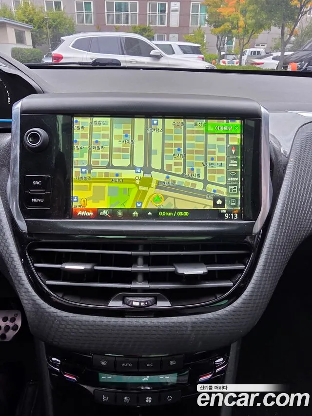 Peugeot 2008 2017 thumb 10