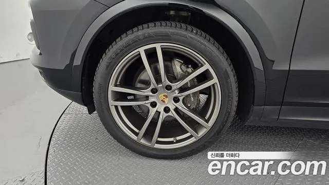 Porsche Cayenne 2023 thumb 5