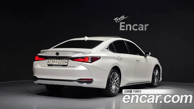 Lexus ES 2025 thumb 2