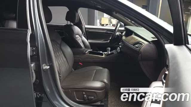 Genesis G90 2019 thumb 10