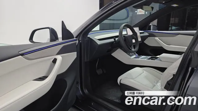 Tesla Model Y 2026 thumb 10