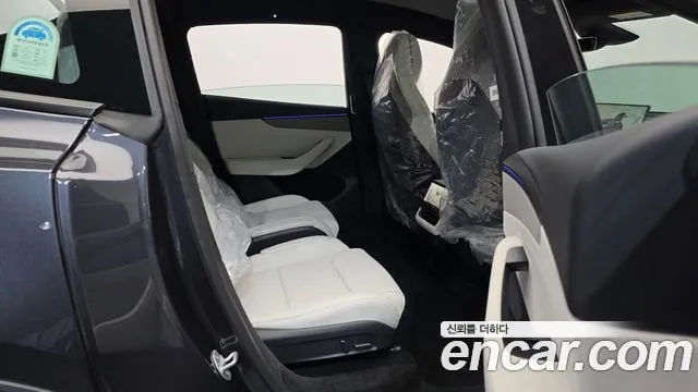 Tesla Model Y 2026 thumb 12