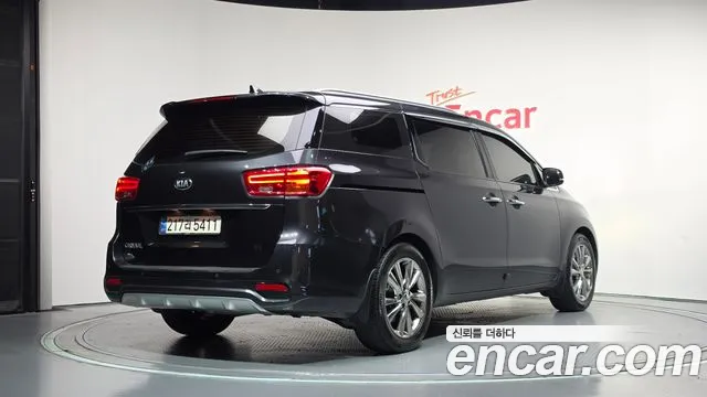 Kia Carnival 2019 thumb 2