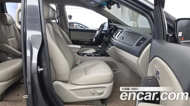 Kia Carnival 2019 thumb 11