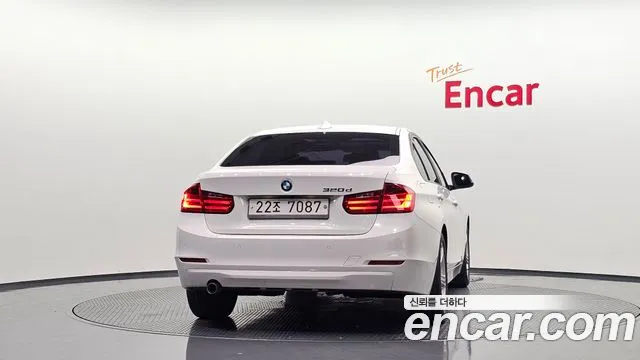 BMW 3-Series 2012 thumb 3