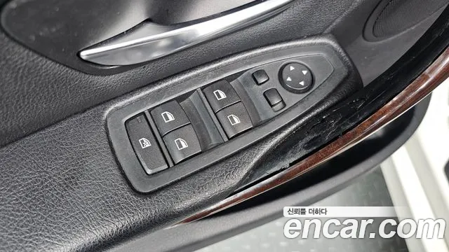 BMW 3-Series 2012 thumb 12