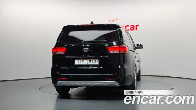 Kia Carnival 2015 thumb 4