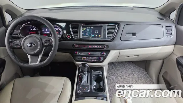 Kia Carnival 2015 thumb 7