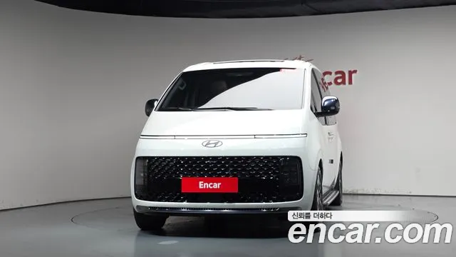 Hyundai Staria 2025 thumb 2