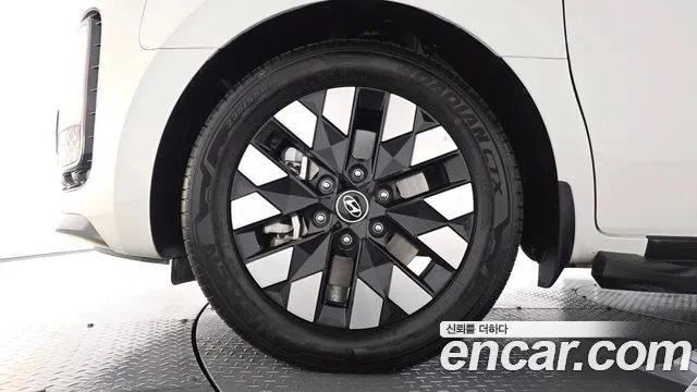 Hyundai Staria 2025 thumb 4