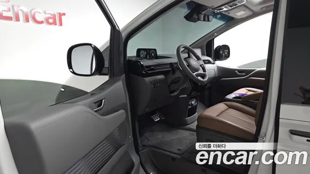 Hyundai Staria 2025 thumb 9