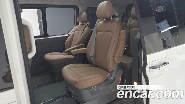 Hyundai Staria 2025 thumb 11