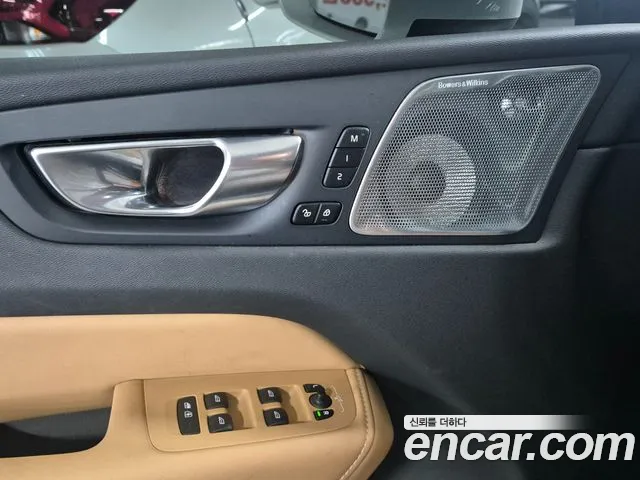 Volvo XC60 2021 thumb 9