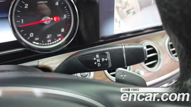 Mercedes-Benz E-Класс 2017 thumb 9