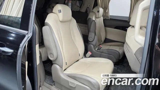 Kia Carnival 2021 thumb 11