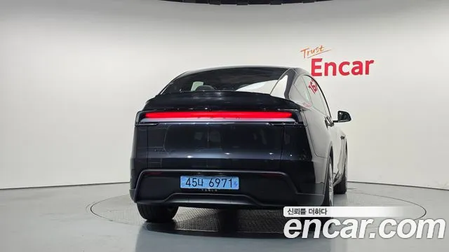Tesla Model Y 2026 thumb 4