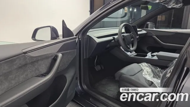 Tesla Model Y 2026 thumb 10