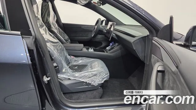 Tesla Model Y 2026 thumb 11