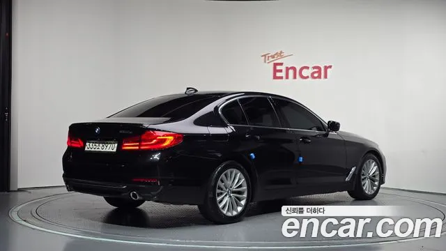 BMW 5-Series 2020 thumb 2