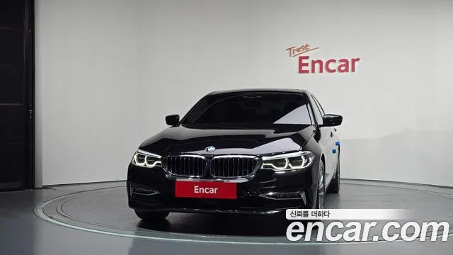 BMW 5-Series 2020 thumb 3