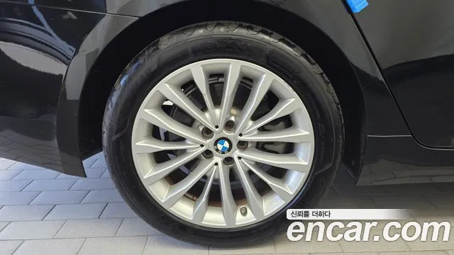 BMW 5-Series 2020 thumb 5