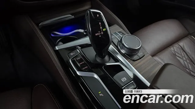 BMW 5-Series 2020 thumb 9