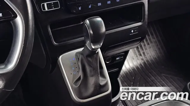 Hyundai Staria 2021 thumb 9