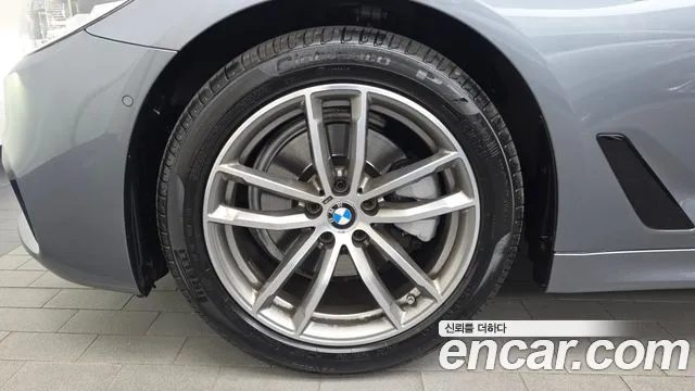 BMW 5-Series 2017 thumb 5