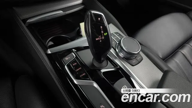 BMW 5-Series 2017 thumb 9