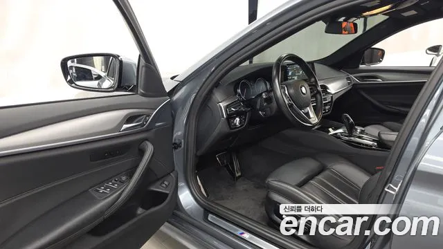 BMW 5-Series 2017 thumb 10