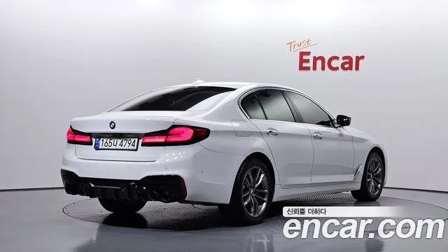 BMW 5-Series 2018 thumb 2
