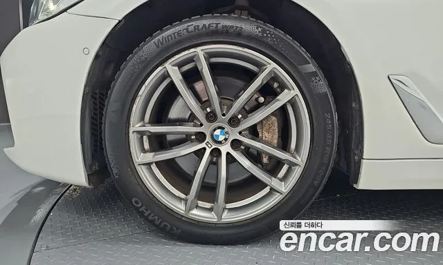 BMW 5-Series 2018 thumb 5