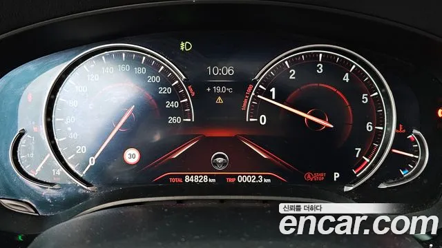 BMW 5-Series 2018 thumb 8