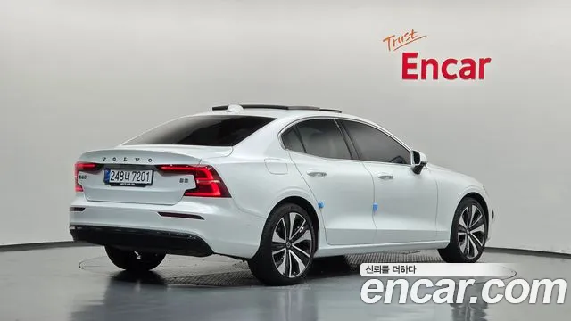 Volvo S60 2023 thumb 2