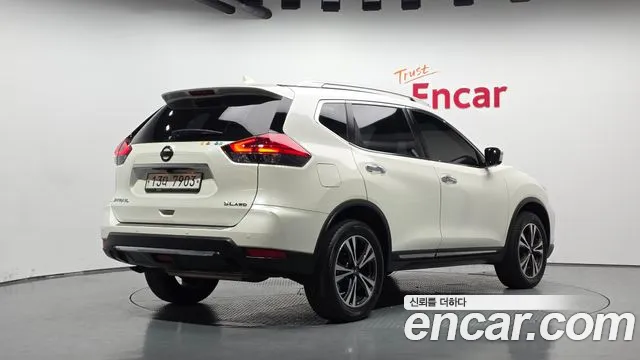 Nissan X-Trail 2018 thumb 2