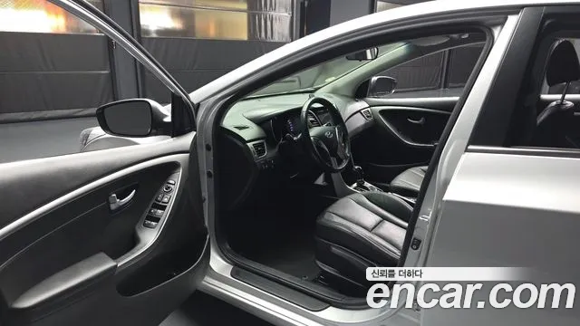 Hyundai i30 2012 thumb 10