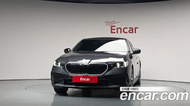 BMW i5 2024 thumb 2