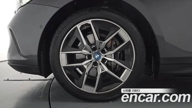 BMW i5 2024 thumb 4