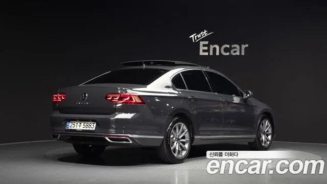 Volkswagen Passat (North America and China) 2021 thumb 2