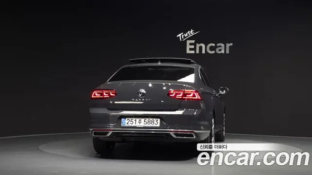 Volkswagen Passat (North America and China) 2021 thumb 4