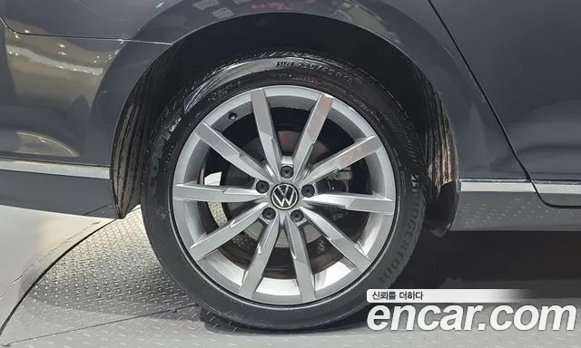Volkswagen Passat (North America and China) 2021 thumb 5