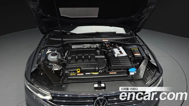 Volkswagen Passat (North America and China) 2021 thumb 6