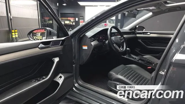 Volkswagen Passat (North America and China) 2021 thumb 10