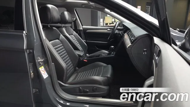 Volkswagen Passat (North America and China) 2021 thumb 11