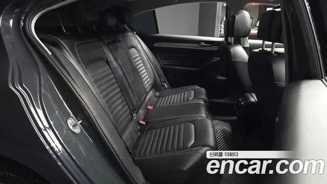 Volkswagen Passat (North America and China) 2021 thumb 12
