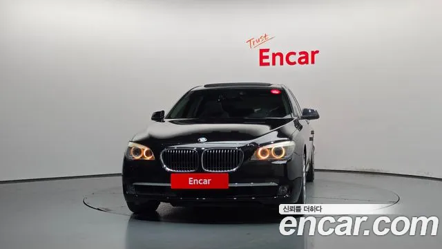 BMW 7-Series 2012 thumb 3